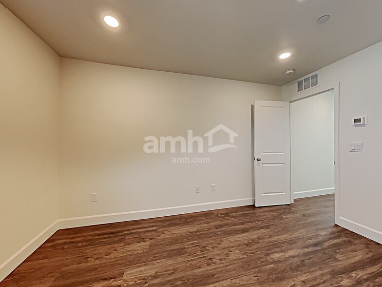 Building Photo - 331 Cape Seville Pl