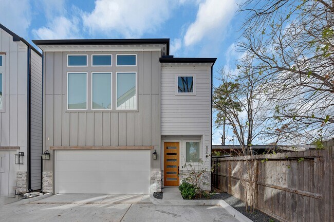 Building Photo - 804 Woodcrest Dr