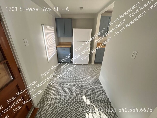 Building Photo - 2 Bedroom 1 Bath Apartment-Available Now!!