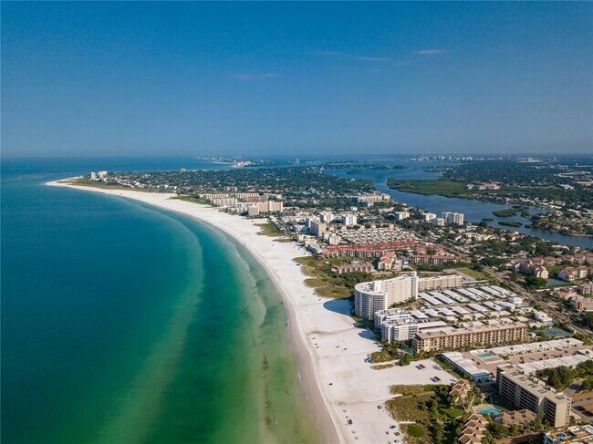 Building Photo - 3835 Almeria Ave