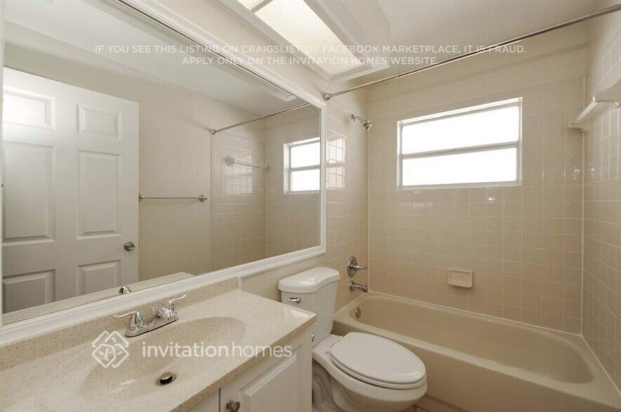 Building Photo - 1800 Wood Haven St