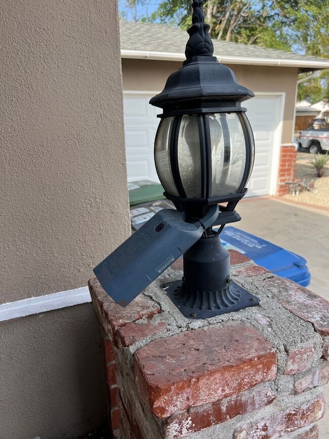 Building Photo - Freshly Renovated Gem with Incredible Floo...