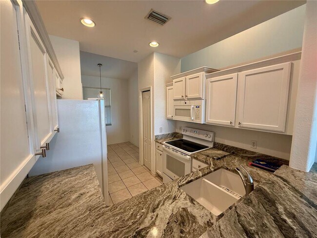 Building Photo - 819 Fairwaycove Ln