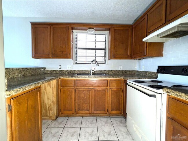 Building Photo - 2210 Elisa Ln