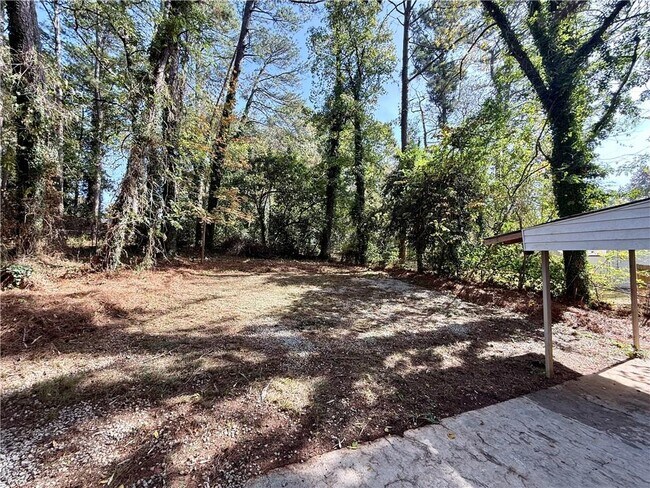 Building Photo - 1910 Wildwood Dr