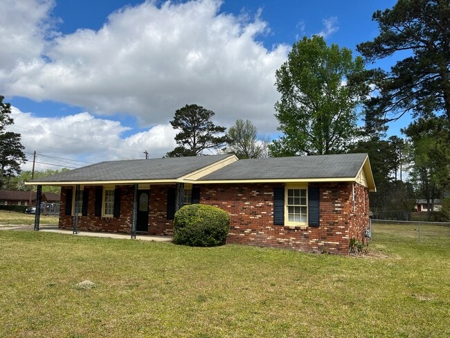 Building Photo - **AVAILABLE NOW**4 Bedroom / 1.5 Bathroom Home for Rent in East Columbus, GA***