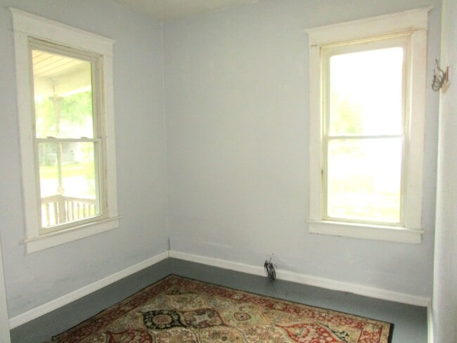 Building Photo - 1613 W Kettelle St