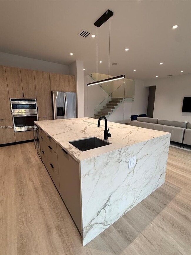 Building Photo - 5371 SW 32nd Terrace