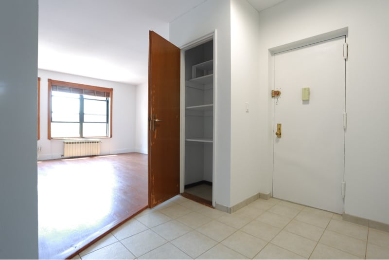 Building Photo - 385 Douglass St