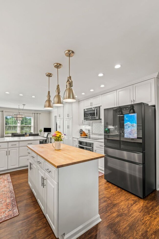 Building Photo - 4BR Golf Course Home in Bermuda Run with EV Charger