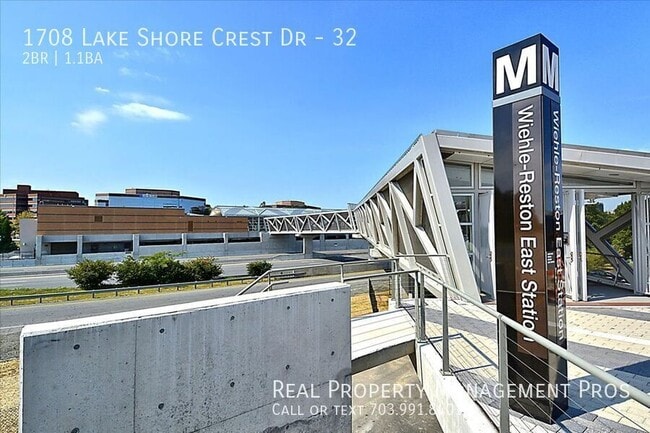Building Photo - 1708 Lake Shore Crest Dr
