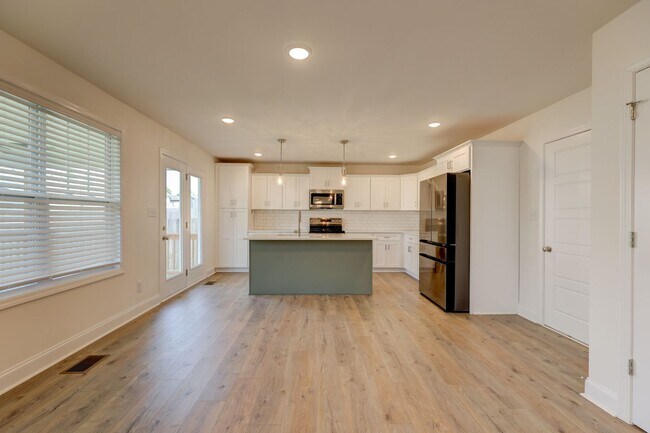Building Photo - 1385 Harmon Ln