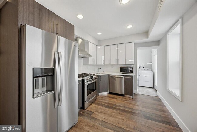 Building Photo - 2222 Wharton St