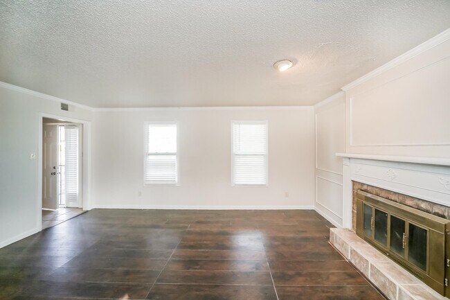 Building Photo - 6145 Shadowfall Cove