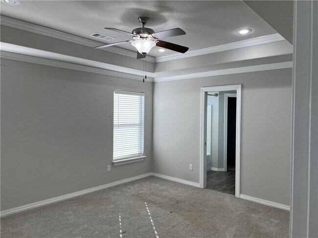 Building Photo - 1001 Tulip St