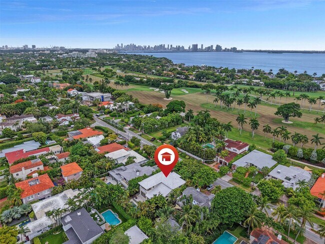 Building Photo - 5555 La Gorce Dr