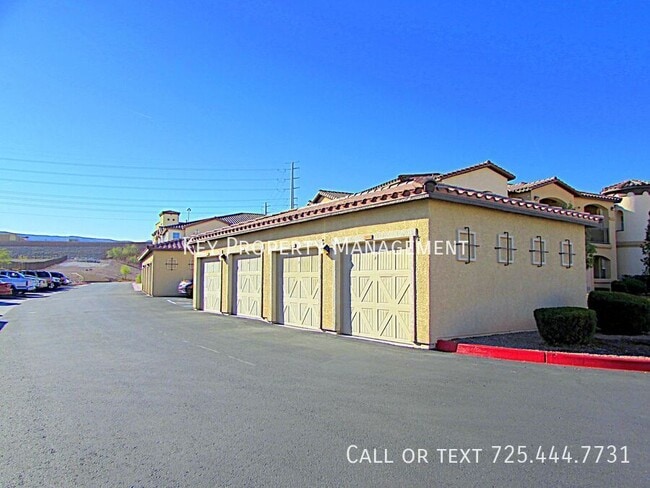 Building Photo - 3 BEDROOM 2 BATH HENDERSON CONDO WITH 1 CA...