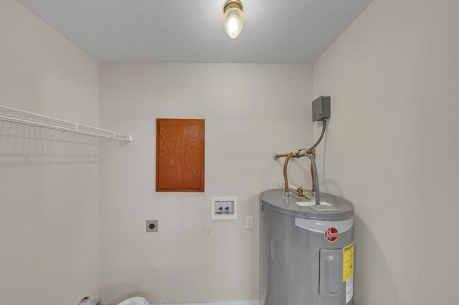 Building Photo - 5086 Greyfield Pl N