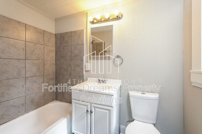 Building Photo - 921 23rd St NE