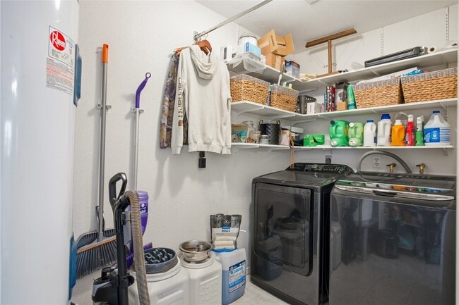 Building Photo - 10505 Champion Village Dr