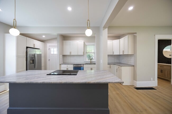 Building Photo - 1496 E 107th St