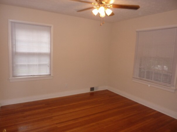 Building Photo - 3833 Elmwood Ave