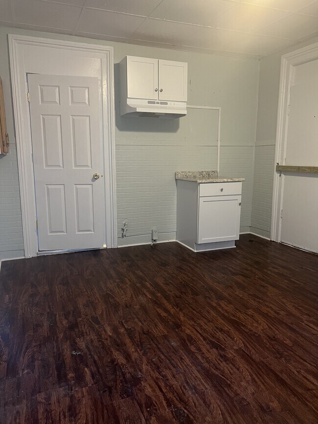 Building Photo - 367 Hawley St