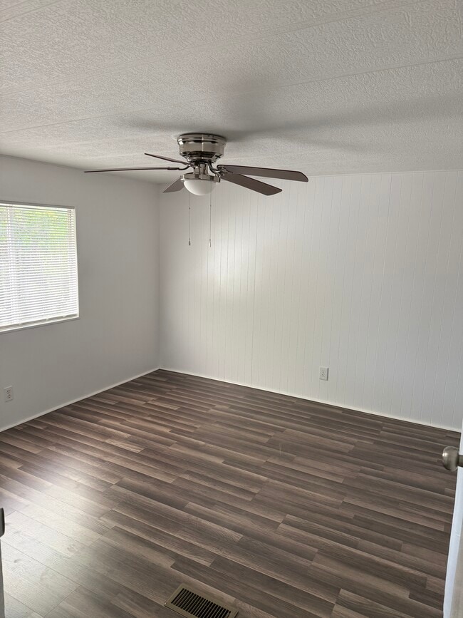Building Photo - 16916 Bachmann Ave