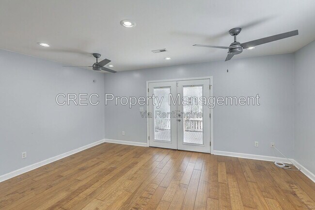 Building Photo - 2882 Mackenzie Ct
