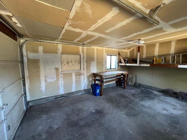 Building Photo - Rattlesnake Home