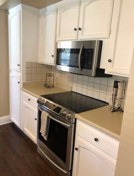 Building Photo - 8153 N Cedar Ave