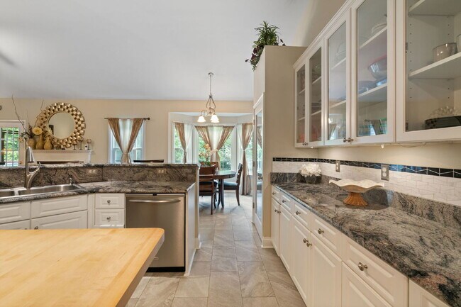Building Photo - ***Amazing opportunity to rent this beauti...
