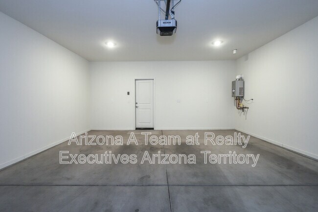 Building Photo - 4882 E Greenway Wash Dr