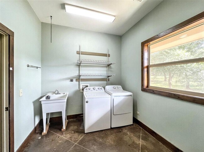 Building Photo - 8750 Scarlet Cir
