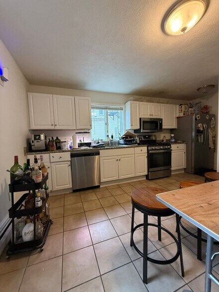 Building Photo - 235 Charles St