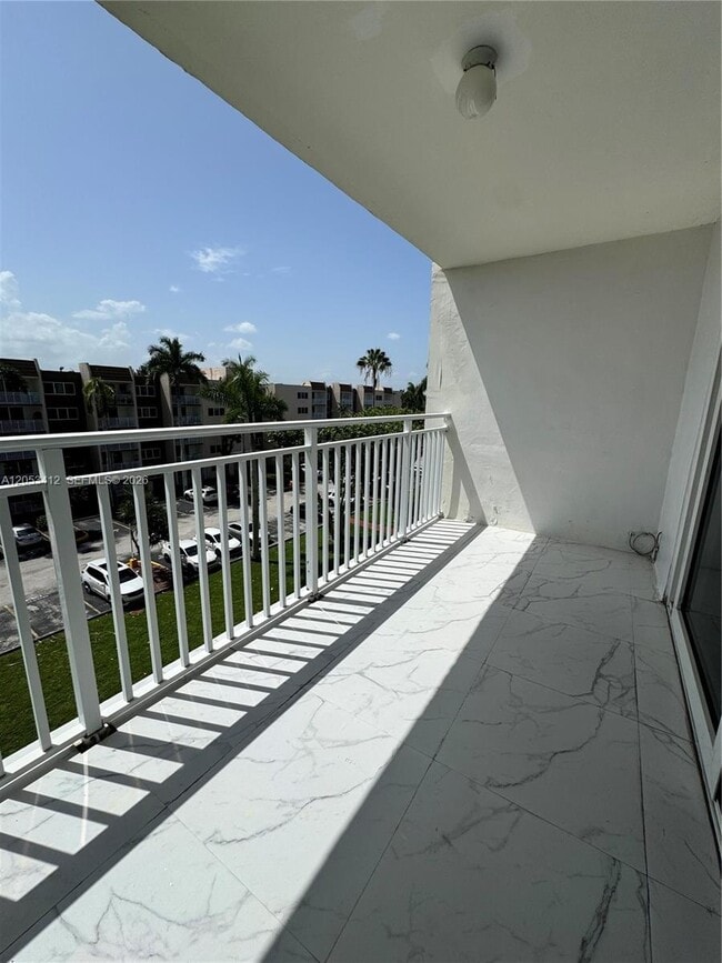 Building Photo - 6930 Miami Gardens Dr