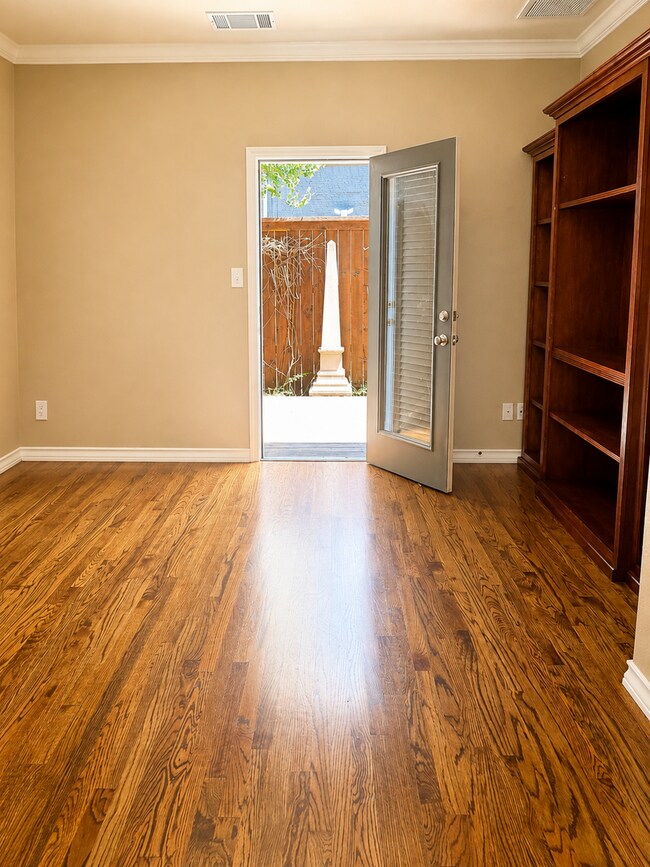 Building Photo - 6052 Portrush Dr