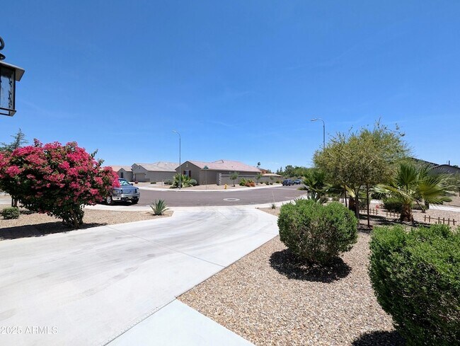 Building Photo - 6952 W Golden Ln