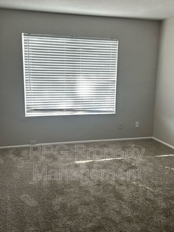 Building Photo - 6046 W Townley Ave