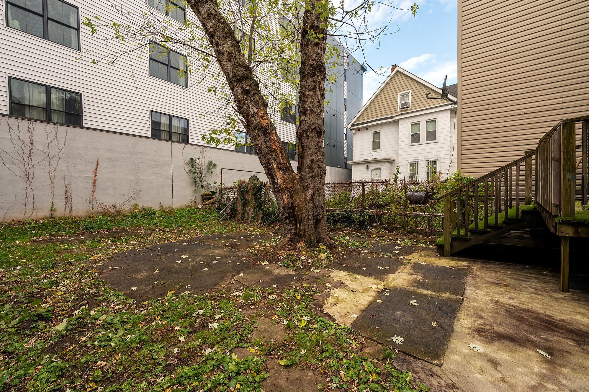 Building Photo - 233 Bidwell Ave