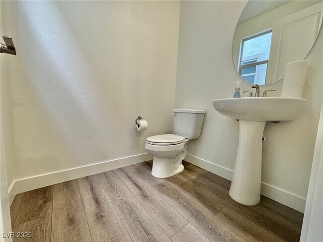 Building Photo - 1548 Little Penguin St