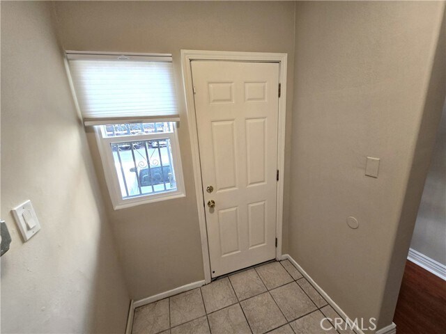 Building Photo - 251 N Kenmore Ave