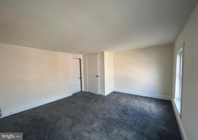 Building Photo - 336 Barclay St