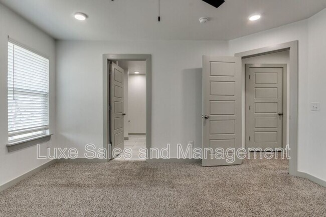 Building Photo - 7907 NW 135th Terrace