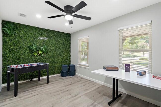 Building Photo - 3400 Laguna Dr