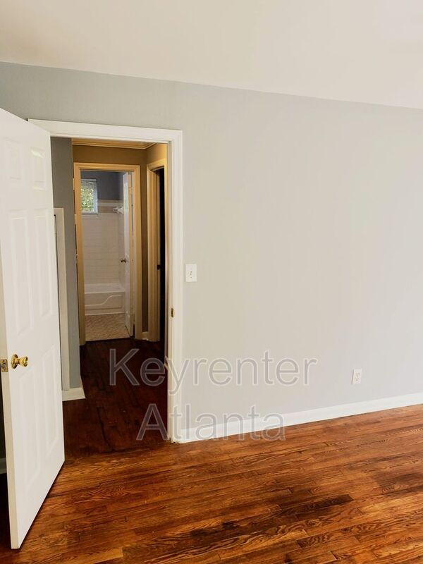 Building Photo - 1596 Line Cir