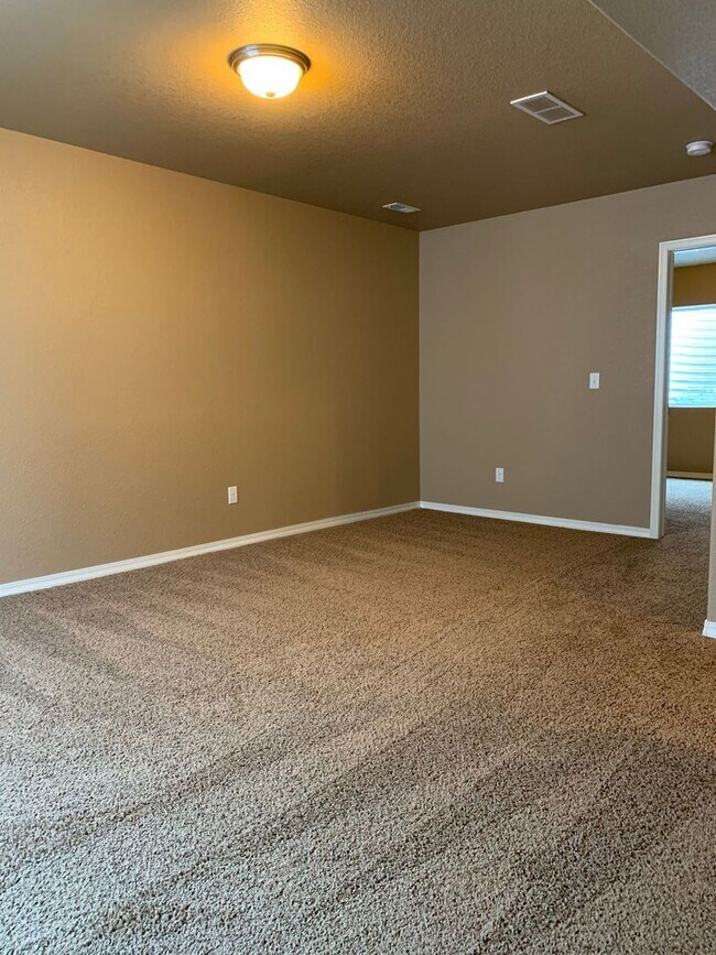Building Photo - 1004 Diamond Rim Dr
