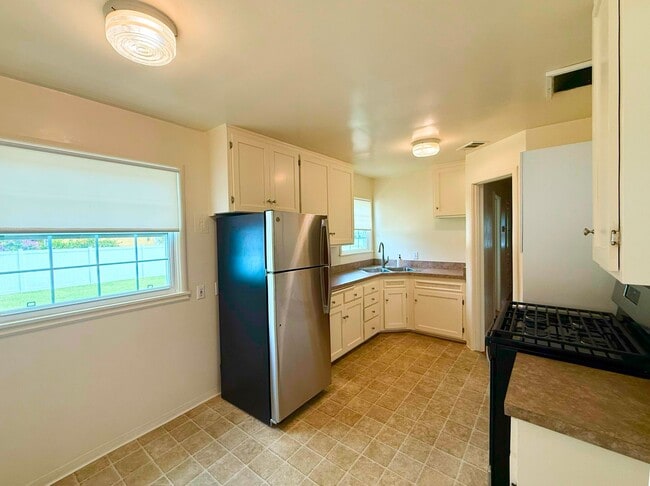 Building Photo - Classic Crown Point Beach Home – Charming Coastal Living Just Minutes from the Bay