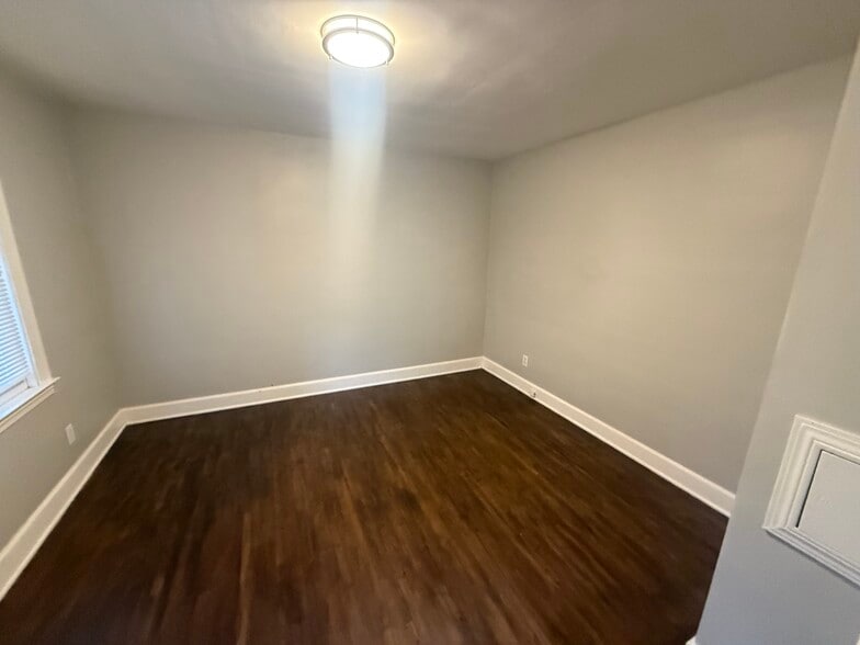 Building Photo - 34 Sunset St