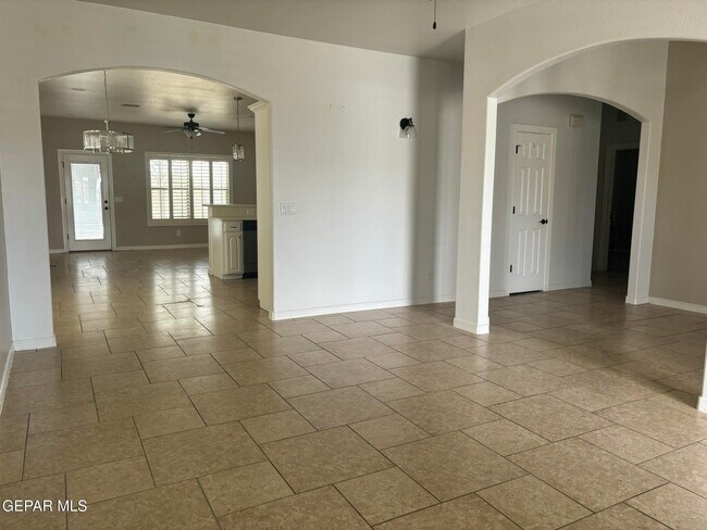 Building Photo - 12844 Cozy Cove Ave